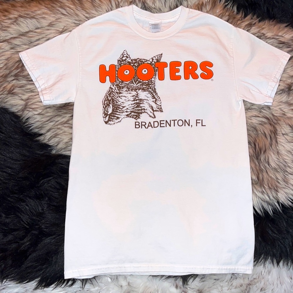 Vintage Hooters Tee
